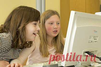 В граничащем с Украиной регионе рекомендовали перевести часть школ на дистант. В Курской области власти рекомендовали перевести часть школ на дистанционный формат обучения. Об этом сообщается на сайте правительства российского региона. В частности, это касается образовательных учреждений в шести приграничных районах — в Хомутовском, Беловском, Глушковском, Рыльском, Суджанском и Кореневском.