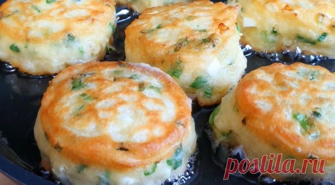 Одной порции всегда не хватает. Пышные и нежные оладьи с начинкой: ленивые пирожки Пышные и нежные оладьи с начинкой, больше похожи на пирожки, только времени на готовку, вы потратите намного меньше. Начинку берите любую по своему вкусу. Я сделала с яйцами и зеленым луком, а вы можете использовать другие продукты. Для приготовления вам потребуются такие ингредиенты: кефир, 2 стакана; сода и соль по 1 ч.л; мука, 3 стакана; […]