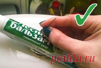 Всего 5 минут и унитаз будет благоухать свежестью месяц Сливной бачок обычного унитаза таит много тайн. Помимо его непосредственных функций, это еще и отличное место, чтобы спрятать там ценную вещь. Там может поместиться многое – денежные сбережения, важные документы, бережно обернутые в несколько слоев целлофана...