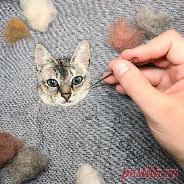 Slowly putting every fiber in its place.👌🏼Needle felting portraits is not for the impatient. But the wait is well worth the payoff of all those carefully placed needle pokes and composed fibers. #paintingwithwool