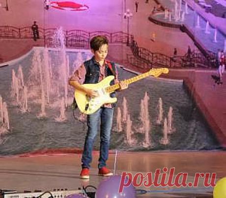 Володя Черноклинов 11 лет. Гитарист-виртуоз.