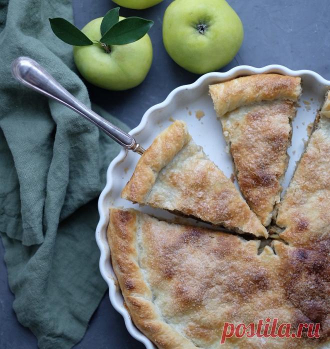 Слоеный яблочный пирог на рубленном тесте • Dolce Vita Blog Простой рецепт яблочного пирога на пресном тесте. Начинка может быть любой, не только яблоки: рыба, капуста, мясо. Пошаговый рецепт с фото