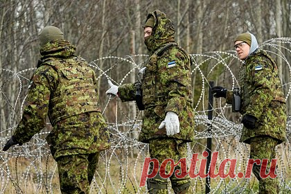 В Прибалтике создадут линию обороны на границе с Россией. Там хотят построить сотни бункеров на случай войны. Литва, Латвия и Эстония утвердили план создания линии обороны на границе с Россией и Белоруссией. Министры обороны стран Прибалтики подписали соответствующее соглашение на встрече в Риге. Ранее в Эстонии решили построить около 600 бункеров на восточной границе. Об их размещении и особенностях сообщила Postimee.