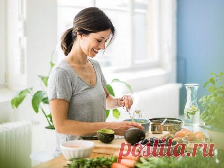 Продукты, для здоровья кишечника
Некоторые продукты способны значительно улучшить состояние кишечника, а с ним и работу иммунитета. В нашем материале собрали самые эффективные из них. Зависит ли самочувствие человека от его пищевых привычек? Гиппократ сказал однажды: «Ты — это то, что ты ешь». Вместе с врачом-гастроэнтерологом «СМ-Клиника» Шотой Гуливерович Каландия рассматриваем 7 продуктов,...
Читай дальше на сайте. Жми подробнее ➡