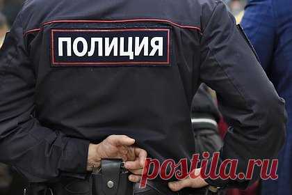 Директора российского завода застрелили в его кабинете. В Верхней Пышме директора российского завода «Пластблок», возглавлявшего предприятие в течение 20 лет, застрелили в его кабинете. Преступление было совершено 3 июля на Пролетарской улице. Нападавший выстрелил в мужчину из ружья, после чего сбежал и совершил суицид. Его тело нашли в районе Залесье.