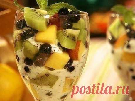 Фруктовый фреш.
*90 ккал на 100 гр*
Киви
Яблоко
Груша мягкая
Черная смородина
Нежирный йогрут без добавок
Веточка мяты
Сок лимона
Киви и яблоко порезать, грушу измельчить в пюре.
Выкладываем в стакан слоями: киви, груша, яблоко, йогурт, сверху ягодки и мяту. Поливаем соком лимона.