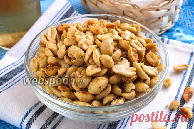 Орешки к пиву  Пикантный арахис к пиву 
Не знаю как другим, но лично мне к пиву всегда хочется какой-нибудь интересной закуски. Магазинные чипсы и сухарики — продукты сомнительной пользы... Рыбы, креветки, раки? Не всегда хочется пачкать ими руки. Зато хрустящие солёные орешки, на мой взгляд, не только отличное дополнение к пенному, но и прекрасный перекус или дополнение к салату или супу-пюре. 
Хочу предложить очень вкусный вариант солёного арахиса с пряной смесью собстве...