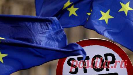 Евросоюз откажется от визовых штампов в паспорте. Евросоюз принял решение ввести новую систему проверок на границах стран союза, при которой проставление визовых штампов в паспортах заменят цифровые проверки. К консенсусу по поводу новой системы представители ЕС пришли на заседании совета ...