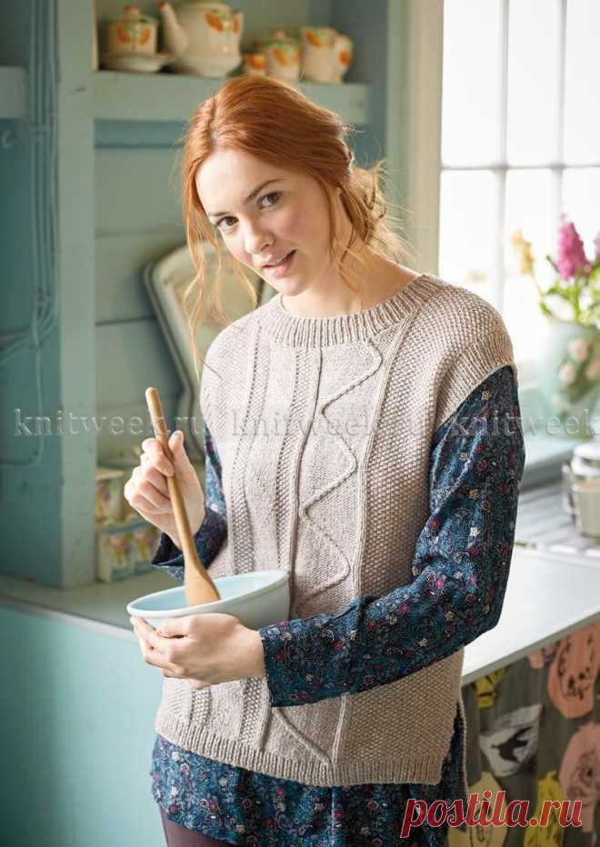 Безрукавка "Скролл" связана на спицах узором "рис" и рельефным узором. / knitweek.ru