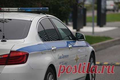 Молодой человек связал и изнасиловал российскую школьницу в отеле. В Санкт-Петербурге молодой человек изнасиловал 16-летнюю девушку в отеле. Потерпевшая поехала на свидание с парнем: их познакомили год назад общие друзья. Юноша отвез школьницу на каршеринге в отель на Старо-Петергофском шоссе. Пара выпивала, а затем фигурант связал руки и ноги жертвы ее одеждой и надругался над ней.