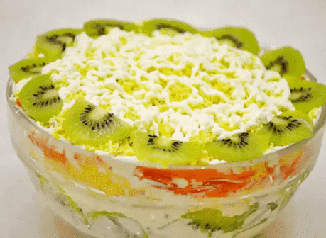 Салат "АФРИКА" обошел оливье и шубу!!
Этот необыкновенно вкусный салат, при всей своей простоте, не оставит вас равнодушными. Я уверяю. Легко готовится и моментально исчезает с тарелок. Доступный, сытный и очень ароматный! Любителям слоеных салатов посвящается! 
 
Ингредиенты: 
 
куриное мясо любое - 250 г; 
киви - 1 шт.; 
яблоко - 1 шт.; 
сыр твердый - 40 г; 
яйцо отварное - 2 шт.; 
морковь корейская - 70 г; 
соль - по вкусу; 
майонез - по вкусу.