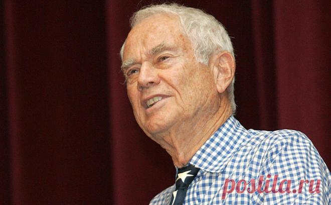 Продюсер «Нечто» и «Выпускника» Лоуренс Турман умер в 96 лет. Лоуренс Турман, работавший над фильмами «Выпускник», «Нечто», «Американская история Х», «Побег», скончался в 96 лет. «Выпускник» в 1968 году был номинирован на «Оскар» как лучший фильм