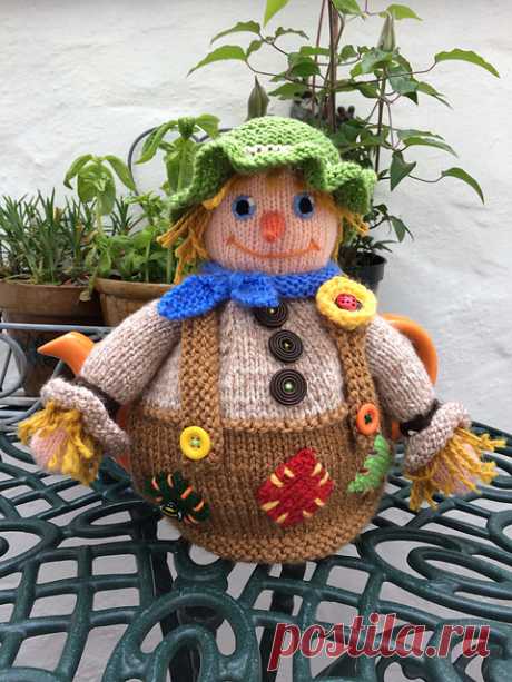 Ravelry: Project Gallery for Scarecrow Tea Cosy pattern by Debi Birkin