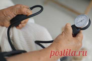 Россиянам рассказали о первой помощи при высоком давлении