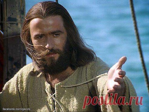 Я ничего у Бога не прошу... Зачем? 
Он сам и так.. всё знает.. Прошу прощения за то, что я... грешу... 
Благодарю, за то... что..... понимает...