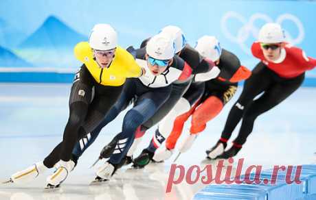 Бельгийский конькобежец Свингс выиграл золотую медаль Олимпийских игр в масс-старте. Вторым стал представитель Южной Кореи Чон Чжэ Вон, третьим - его соотечественник Ли Сын Хун