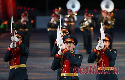 История военно-музыкального фестиваля "Спасская башня". Мероприятие ежегодно проводится в Москве в конце августа - начале сентября при поддержке Министерства обороны и столичного правительства