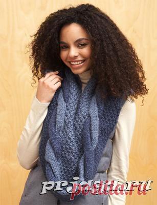 Шарф хомут спицами, двуцветными косами