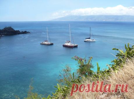 Hanaloa bay , Maui