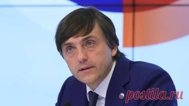 Кравцов рассказал, когда будет готов единый школьный учебник по литературе
