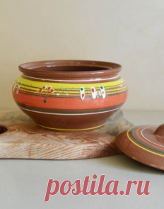 Большие глиняные горшки, маленькие порционные горшочки и жаровни для запекания в духовке из красной глины.