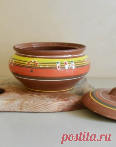 Большие глиняные горшки, маленькие порционные горшочки и жаровни для запекания в духовке из красной глины.