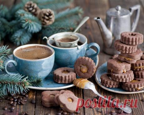 Зима — долгое время года. Это время, чтобы собрать золотые моменты, отправиться в сентиментальное путешествие и наслаждаться каждым праздным часом.
Джон Босуэлл