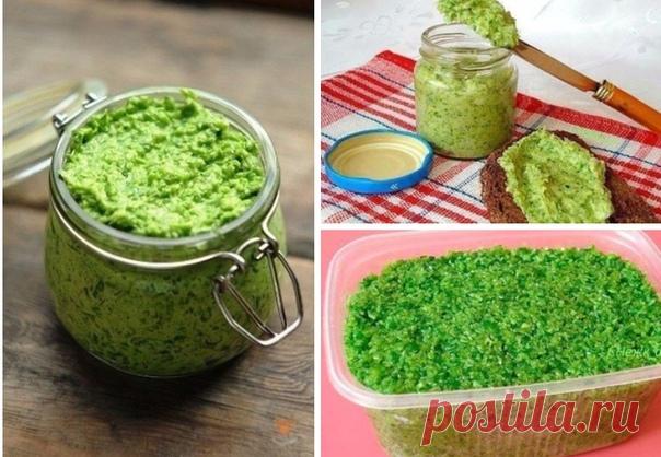 Домашний Уют
ЧЕСНОЧНАЯ ПАСТА

Ингредиенты:

Чеснок (чесночные молодые стрелки) — 500 г
Соль — 0,5 ч. л.
Масло растительное — 1,5 ст. л.

Приготовление:

Собранные с чеснока стрелки хорошо помыть и удалить жёсткую часть. Как это сделать стрелочка вам подскажет сама. Мягкая часть стрелки хорошо обламывается при нажатии, а уже огрубевшая часть просто заламывается.

Затем выложить на бумажное полотенце, чтобы убрать лишнюю влагу. Когда стрелки обсохнут, произвольно их нарежем....