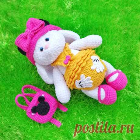 PDF Кролик крючком. FREE crochet pattern; Аmigurumi animal patterns. Амигуруми схемы и описания на русском. Вязаные игрушки и поделки своими руками #amimore - плюшевый кролик с комплектом одежды, заяц, зайчик, зайчонок, зайка, крольчонок из плюшевой пряжи.