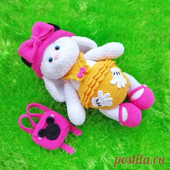 PDF Кролик крючком. FREE crochet pattern; Аmigurumi animal patterns. Амигуруми схемы и описания на русском. Вязаные игрушки и поделки своими руками #amimore - плюшевый кролик с комплектом одежды, заяц, зайчик, зайчонок, зайка, крольчонок из плюшевой пряжи.