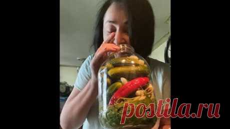 ОЧЕНЬ ПРОСТОЙ РЕЦЕПТ! Соленые огурцы и помидоры от Лолиты 🥒🍅☝️ | Лолита Милявская | Дзен