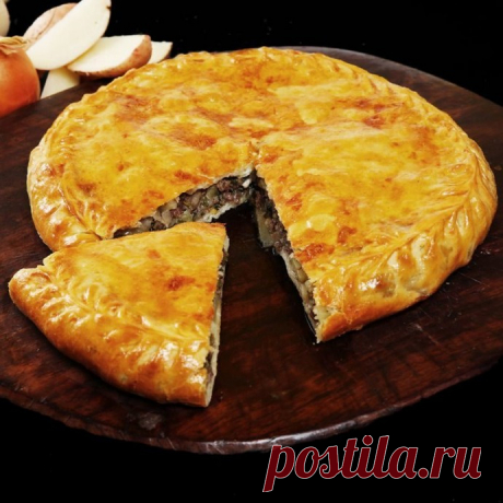 ​Чуду с курицей и картошкой Ингредиенты:Для начинки:
Куриный фарш &mdash; 800 г&nbsp;Картошка &mdash; 2 шт.&nbsp;Зелень &mdash; по вкусу&nbsp;Лук, большой &mdash; 1 шт.&nbsp;Соль &mdash; по вкусу&nbsp;Тимьян &mdash; 1 ч. л.&nbsp;Яйцо &mdash; для смазыванияДля теста:Мука &mdash; 1 кг&nbsp;Вода &mdash; 600...