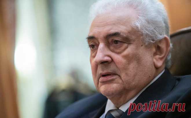 Российский посол обвинил Германию в войне «чужими руками». Посол России обвинил немецкие власти в войне «чужими руками», «накачивании» Украины смертоносными системами вооружений, включая тяжелые боевые танки и системы РСЗО, и заявил о пересечении всех возможных «красных линий»