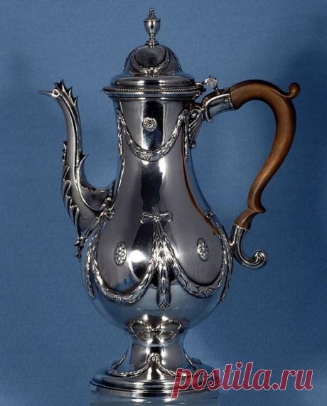 АНТИКВАРНАЯ ЛАВКА. СЕРЕБРЯНЫЕ КОФЕЙНИКИ..