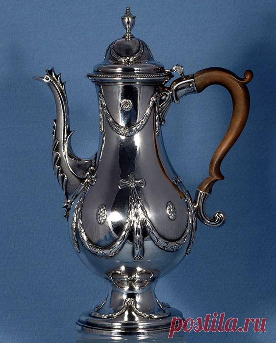 АНТИКВАРНАЯ ЛАВКА. СЕРЕБРЯНЫЕ КОФЕЙНИКИ..