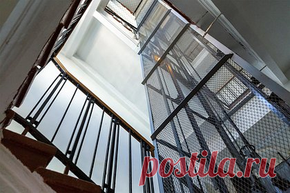 В российском городе пенсионерке предложили прописаться в нежилом доме. В городе Салехарде выселяемой из служебной квартиры пенсионерке предложили оформить регистрацию в нежилом доме. Жительница Салехарда Надежда Окотэтто стоит в нескольких очередях на получение недвижимости, в том числе с 2022 года по программе по обеспечению жильем граждан из числа коренных малочисленных народов Севера.