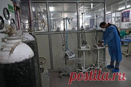 Победитель шоу талантов оказался на ИВЛ из-за загадочной болезни. 44-летний американский певец и автор песен, победитель шоу талантов Майкл Гримм оказался подключен к аппарату искусственной вентиляции легких из-за загадочной болезни. Как рассказала в социальных сетях жена артиста Люси, в последнее время Гримм чувствовал себя плохо и с трудом выходил на сцену.