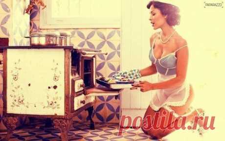 Самая страшная работа - это домохозяйка… Зарплаты нет! Выходных нет! Отпуска нет! Пораньше не уйдёшь… Работа не кончается… А вокруг говорят: - А она не работает, дома сидит!