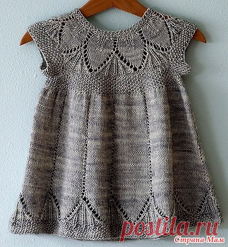 летнее платье с ажурной кокеткой для девочки спицами