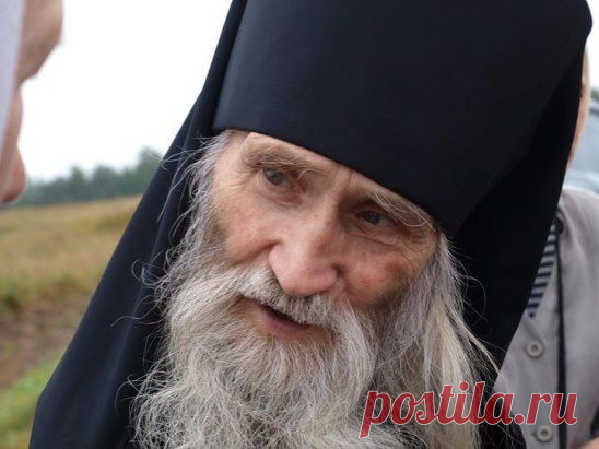 Разумный человек всегда сознает свои поступки. Но уже накопление греховности лишает силы — у него ослабевает воля. 
Схиархимандрит Илий (Ноздрин).