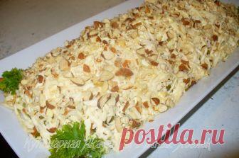 Кулинарная Академия Умных Хозяек: Салат со шпротами «Ленинградский» Готовить такой шпротный салатик лучше тогда, когда есть время в запасе, в этом случае он получается особенно нежным.