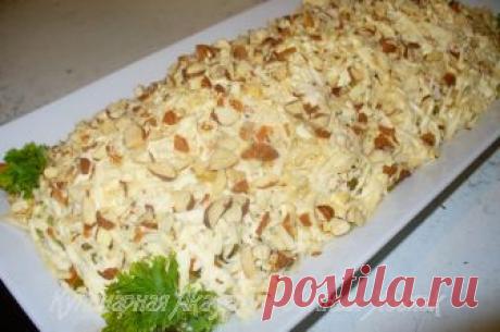 Кулинарная Академия Умных Хозяек: Салат со шпротами «Ленинградский» Готовить такой шпротный салатик лучше тогда, когда есть время в запасе, в этом случае он получается особенно нежным.