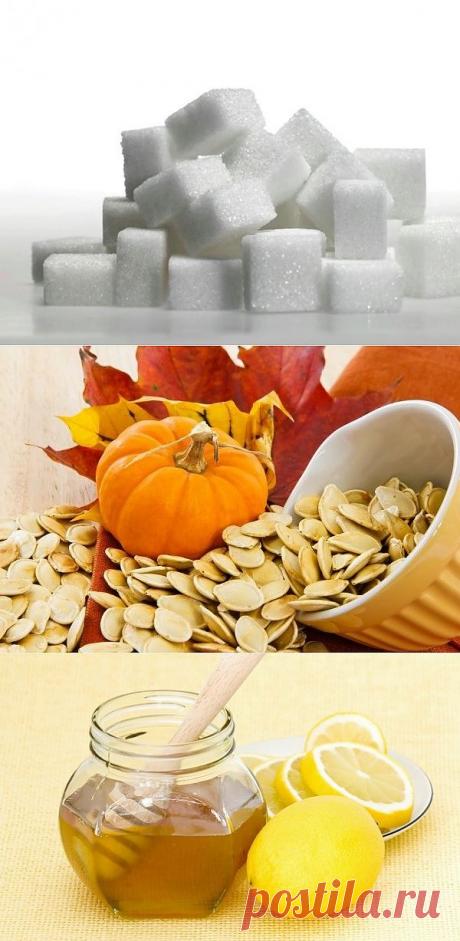 Как улучшить память с помощью обычных продуктов.. Сахар - один из важнейших продуктов для нормальной деятельности мозга. Но поскольку сахар в чистом виде может вызывать аллергию, используйте сахарный сироп (1:1). Проваривать нужно до тех пор, пока все кристалики сахара не растворятся.
Для любителей тыквенных семечек
Съев всего горсть тыквенных семечек, вы обеспечите организм дневной нормой цинка, который играет важную роль в процессах мышления.
Специи для ума