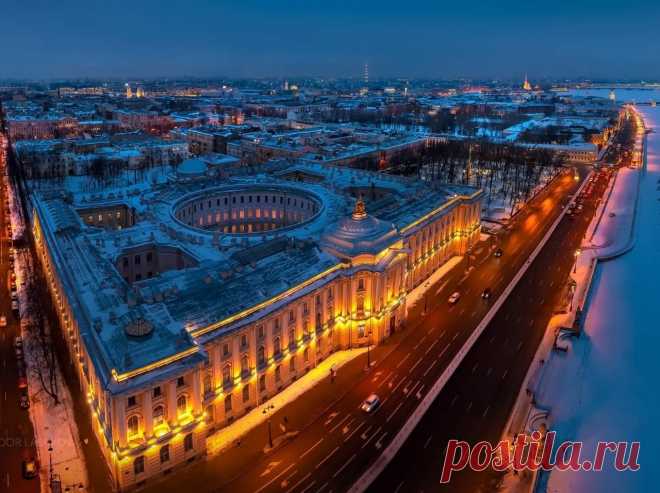 Академия художеств в Санкт-Петербурге