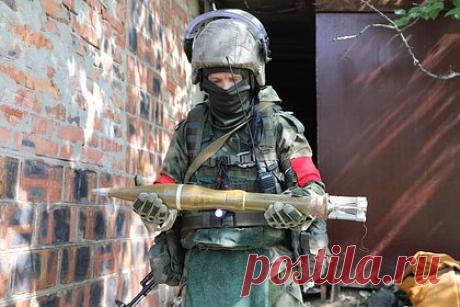 Росгвардия изъяла оружие и боеприпасы в ЛНР. В Луганской народной республике (ЛНР) росгвардейцы изъяли оружие и боеприпасы. Бойцы спецслужбы проверяли информацию, полученную от сотрудников контрразведки. Они изъяли свыше 50 единиц стрелкового оружия и гранатометов, более 360 тысяч различных боеприпасов и 50 килограммов взрывчатки из незаконного оборота.