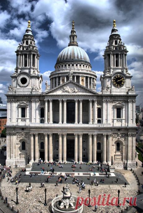 The foundation stone of the new St Paul's Cathedral in London was laid on this day 21st June, 1675. The Cathedral was designed by Sir Christopher Wren and the site faced that of the church destroyed in the Great Fire of London in 1666 | Найдено на сайте eatours.com.
