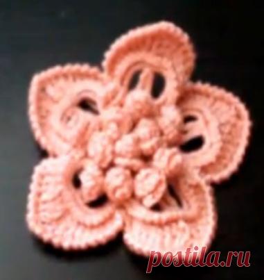 Как связать цветок с объёмной серединкой из 