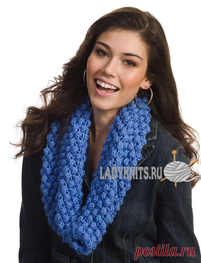 Вязаный спицами снуд с "Терновым" узором