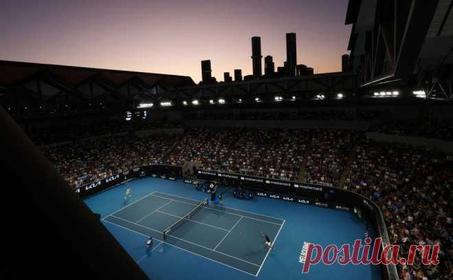 Журналист Daily Mail умер во время Australian Open. Майку Диксону, который работал корреспондентом Daily Mail с 1990 года, было 59 лет. Его жена сообщила, что он внезапно потерял сознание и умер в Мельбурне, где работал на первом в сезоне турнире «Большого шлема»