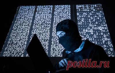 Мошенники внедряют новые многоролевые схемы с обучающими курсами. С потенциальной жертвой связываются якобы IT-специалисты оператора связи и предлагают пройти курсы, затем аферисты выманивают код из СМС для регистрации на платформе, после чего сообщают о "взломе" аккаунта на "Госуслугах", рассказали в МВД